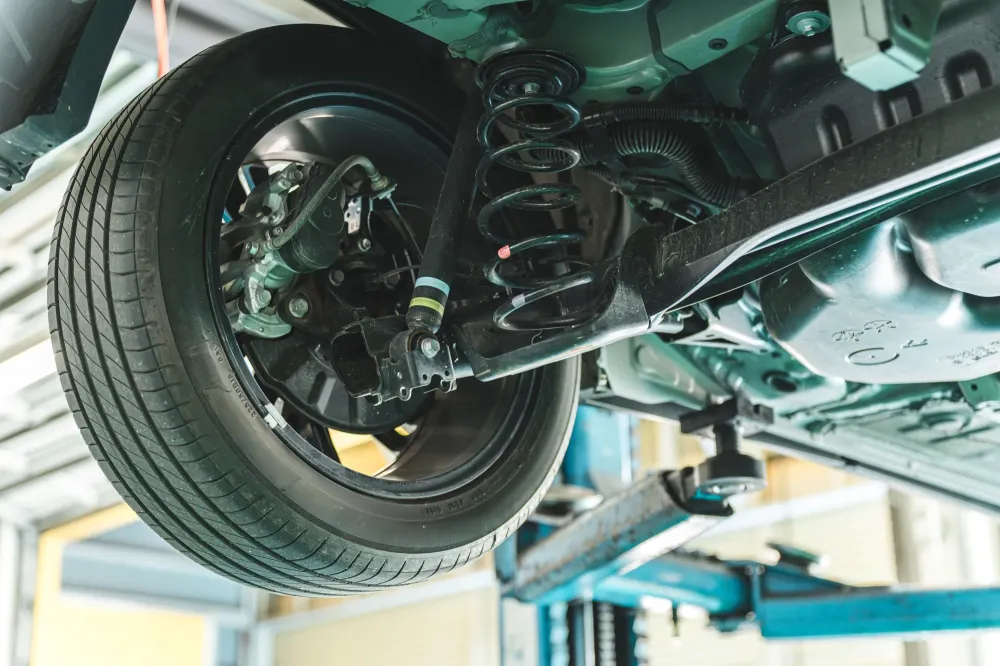 Châssis de voiture soulevé